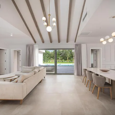 Villa Luxury Melanie Near Split, Heated Pool *