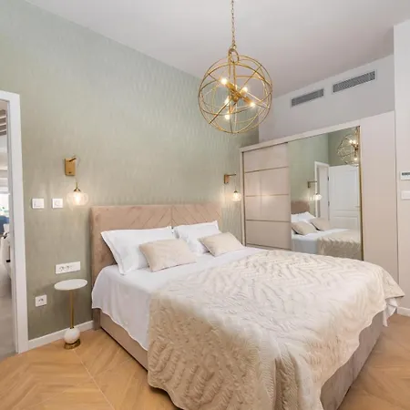 Luxury Melanie Near Split, Heated Pool Vila Dugopolje