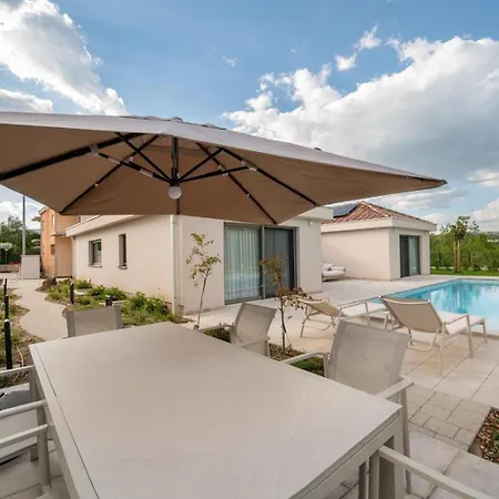 Luxury Melanie Near Split, Heated Pool