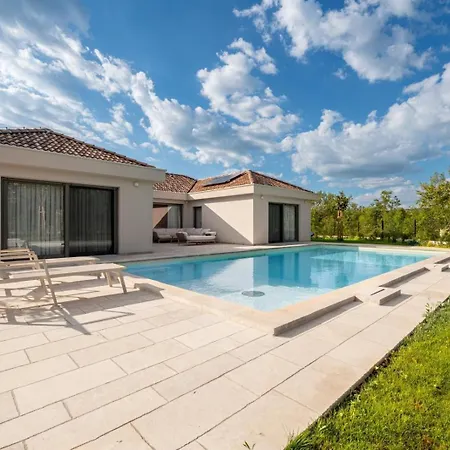 Luxury Melanie Near Split, Heated Pool 别墅 杜格普利耶
