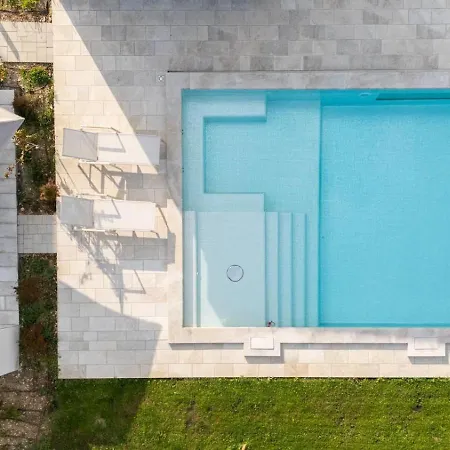 Luxury Melanie Near Split, Heated Pool 别墅 *