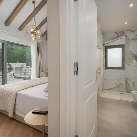Villa Luxury Melanie Near Split, Heated Pool *