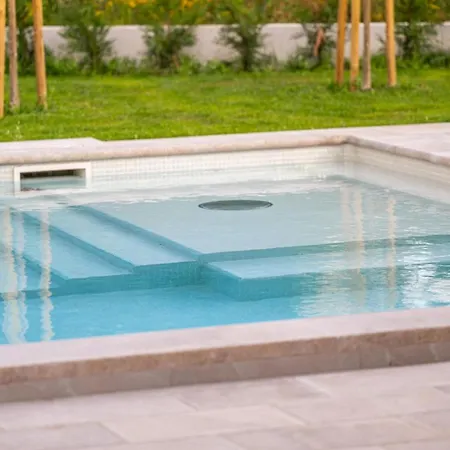 Luxury Melanie Near Split, Heated Pool 别墅 杜格普利耶