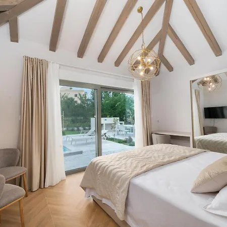 别墅 Luxury Melanie Near Split, Heated Pool *