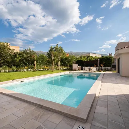 Luxury Melanie Near Split, Heated Pool Villa