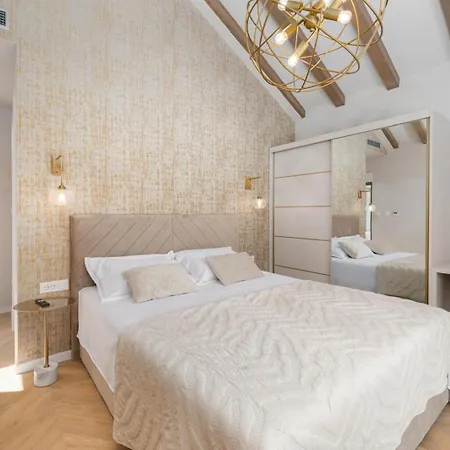 Luxury Melanie Near Split, Heated Pool *