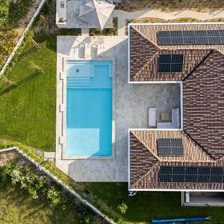Luxury Melanie Near Split, Heated Pool Villa Dugopolje