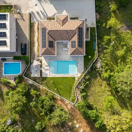 别墅 Luxury Melanie Near Split, Heated Pool